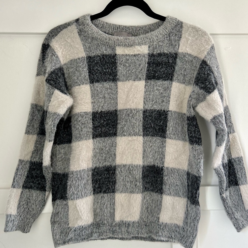 🌶️ Cyrus Black & White Fuzzy Buffalo Plaid Sweater. Size XS